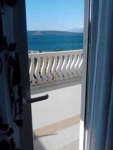 Karin Apartmani Hani Gornji Karin Exterior foto